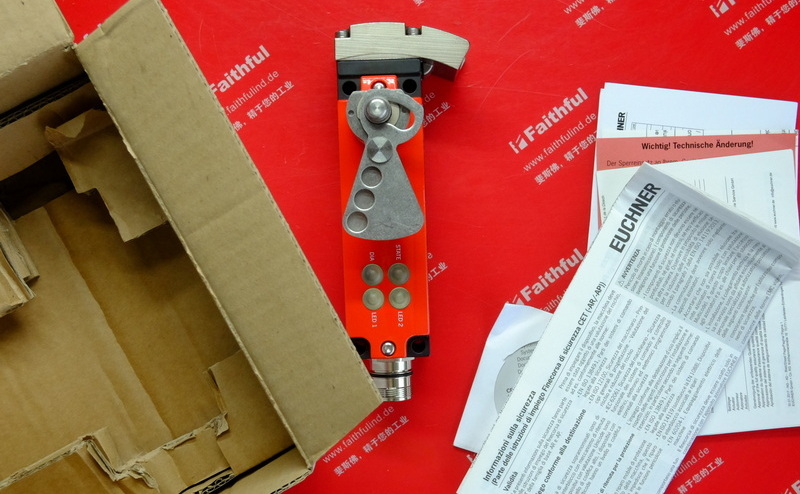 Euchner 113151 安士能非接触式安全开关 CET3-AR-CRA-AH-50X-SH-C2333-113151，配有RC18插头，配有挂锁装置