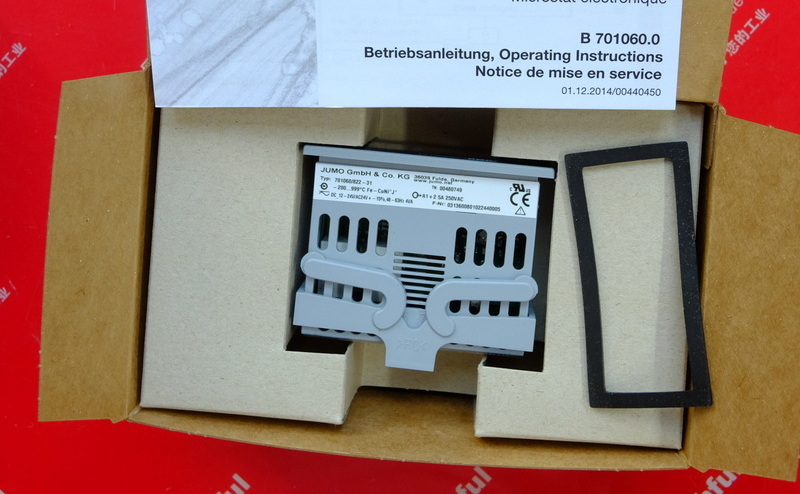 Jumo 00480749 久茂全新温度控制器 701060/822-31 eTRON M，加热或冷却，数字电子微控制器